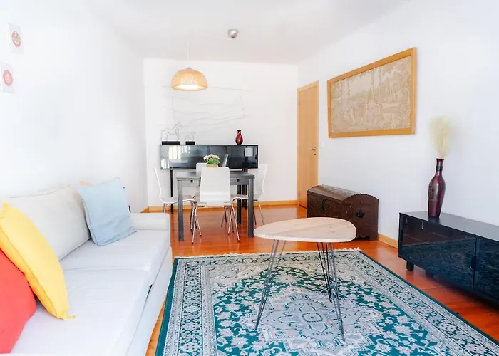 Next To The Cathedral Church Of Se *